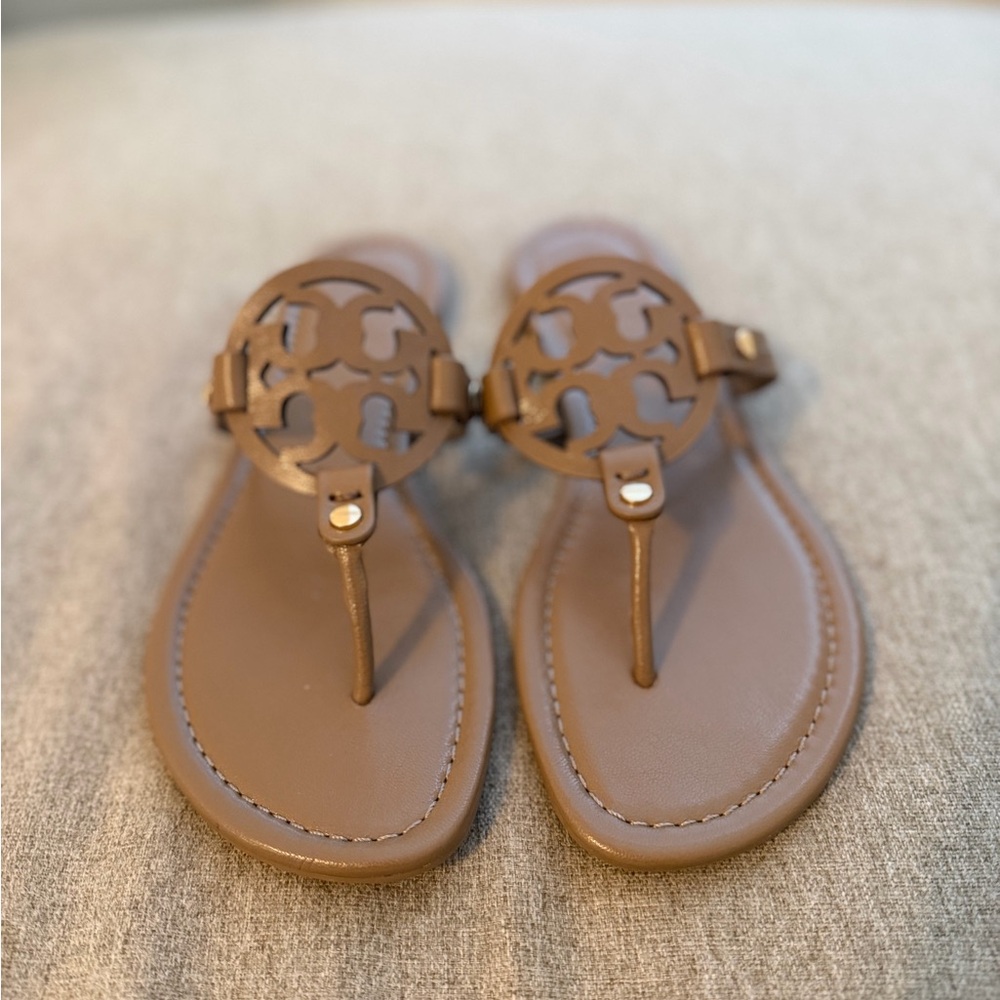 Tory Burch Miller Sandals in Almond Flour. Size 8-Excellent Pre-Owned Condition - Picture 3 of 9